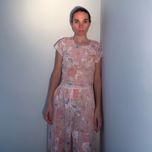 Meet your Posher, Zoe - Picture 1 of 2